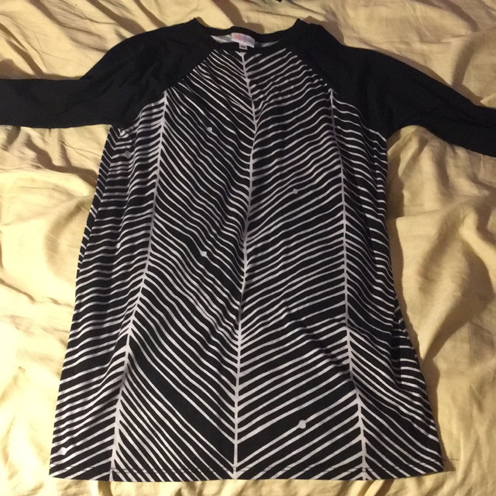 i am selling a lula roe shirt